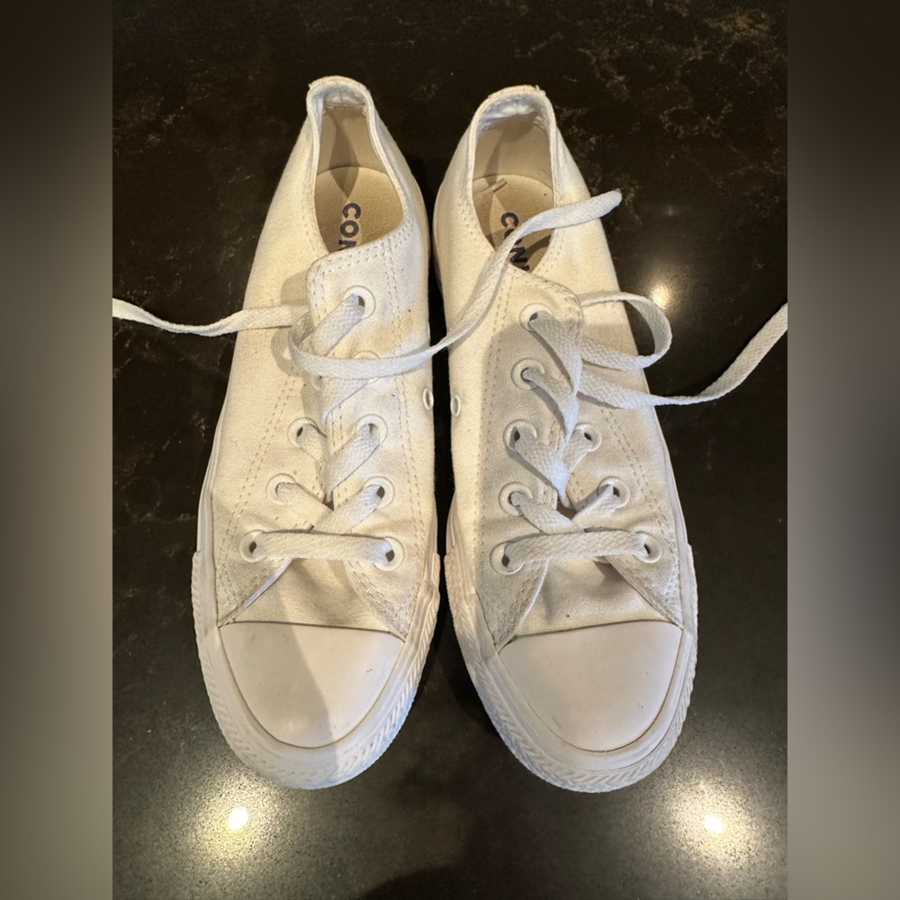 CONVERSE ALL STARS UNISEX Size Boys Size 4 Women’s Size 6 White Low Top …